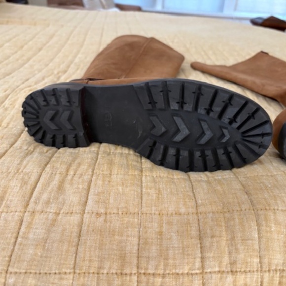 Ugg tall boot - Picture 2 of 3